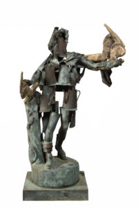 Statue en bronze a patine verte. Signée ARMAN