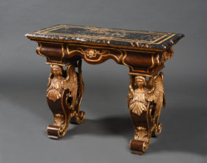 Console en acajou, bois sculpté et doré.Dessus de marbre Portor marqueté de filet . Italie du Sud.Naples. Vers 1860.