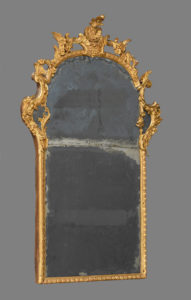 Miroir en bois sculpté et doré. Turin. Epoque du XVIII eme, vers 1755