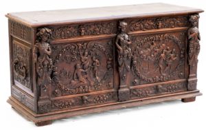 COFFRE AUX CARIATIDES. Bois de noyer sculpté. France. Circa 1590