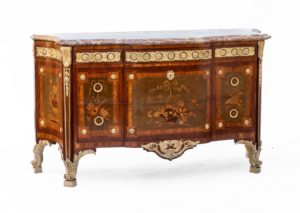 COMMODE A RESSAUT. Jean-Henri RIESENER, d'aprés. Paris. Epoque XXéme