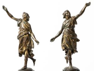 Paire de statues en bronze doré. France. Époque fin du XVIIe.