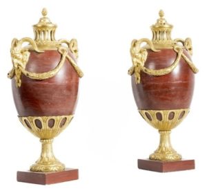 Paire de vases aux beliers. Marbre et bronze doré.