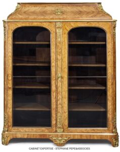 Bibliothèque à doucine. Epoque Régence. Circa 1725. Adjugé 6 700€