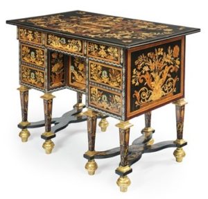 Bureau Mazarin à dessus brisé. Attribué à Pierre GOLE. Époque Louis XIV
