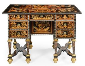 Bureau Mazarin à dessus brisé. Attribué à Pierre GOLE. Époque Louis XIV