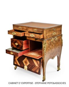 Jean - François OEBEN, attribué à. Table à transformation. Epoque Louis XV