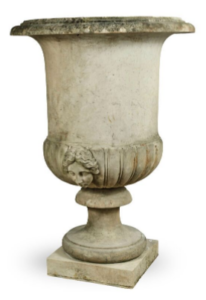 France. Grand vase de forme Médicis en marbre. Adjugé 6 100€